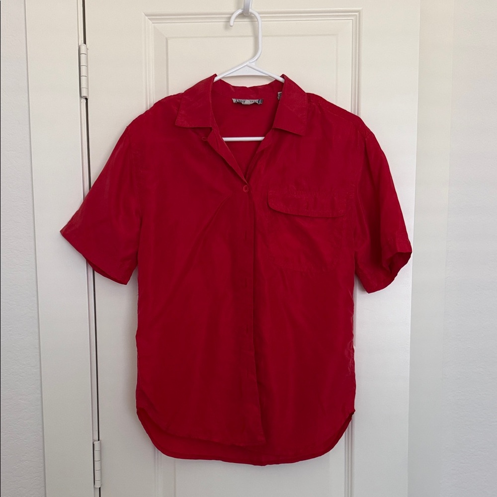 Diversity 100% Silk Petite Red Short Sleeve Button-Up Shirt